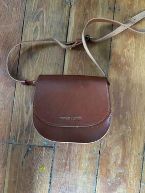 Portland Leather Saddle Crossbody Bag in Chestnut Brown